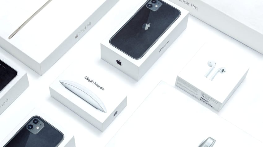 What is Brand Identity and Why is it Important? 21 apple prremium branding